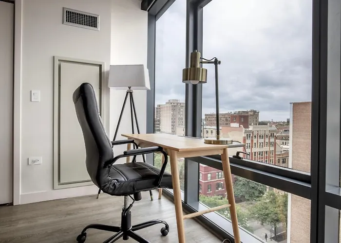 Lakeview 2br W Gym Grills Nr Lakefront Trail Chi-985 Chicago