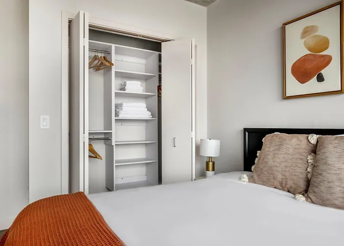 Lakeview 2br W Gym Grills Nr Lakefront Trail Chi-985