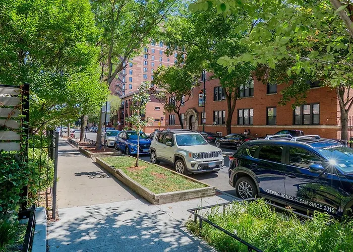 Lakeview 2br W Gym Grills Nr Lakefront Trail Chi-985 Apartment *